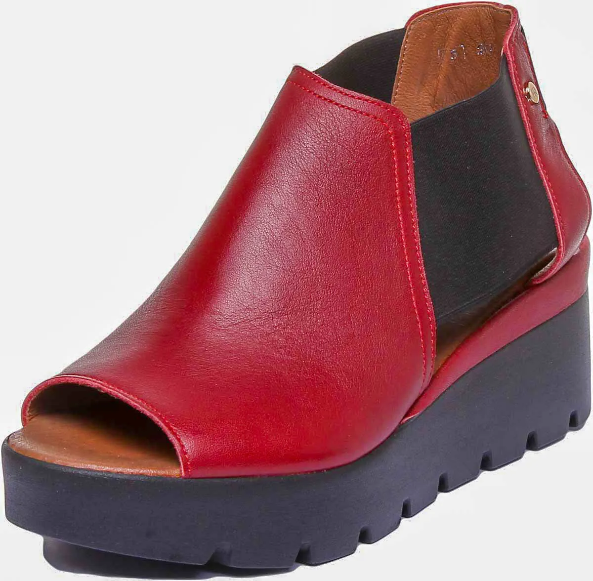 7100 Leather Chelsea Style Sandal In Red