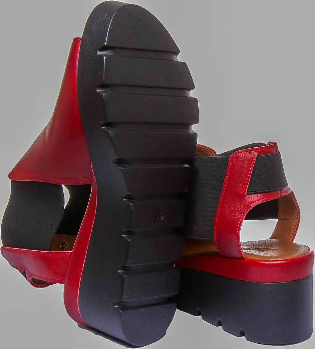 7100 Leather Chelsea Style Sandal In Red