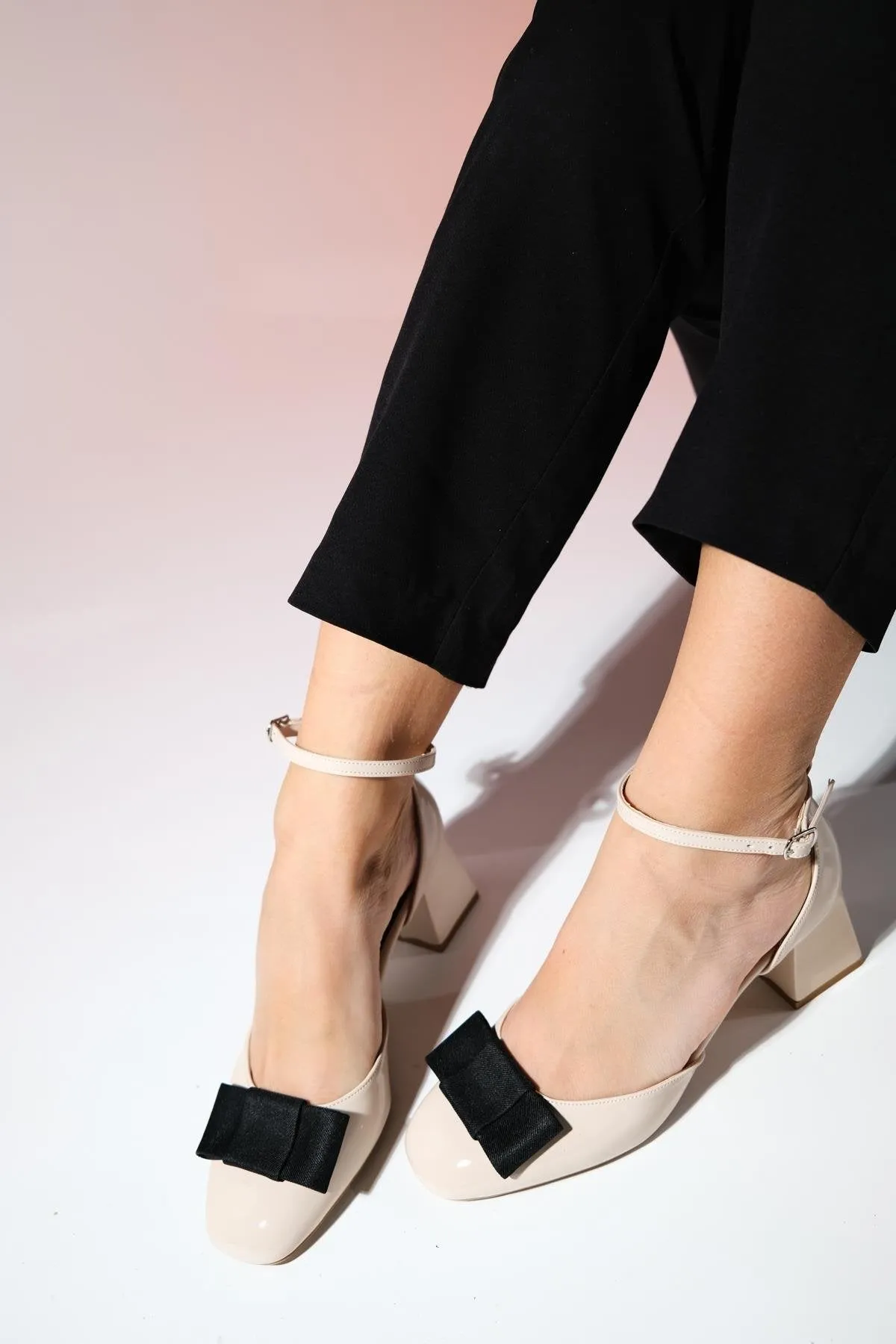 BRIT Beige Patent Leather Women's Bow Thick Heeled Shoes