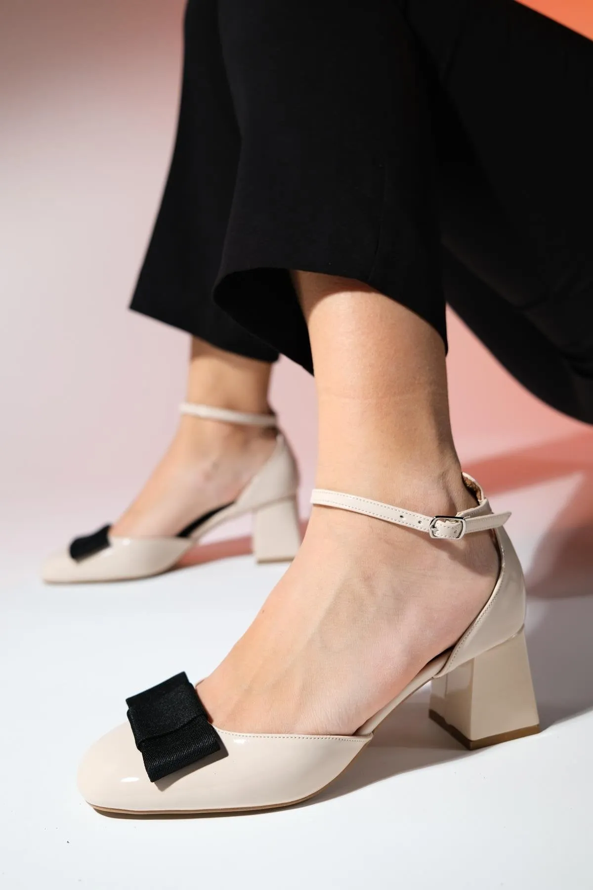 BRIT Beige Patent Leather Women's Bow Thick Heeled Shoes