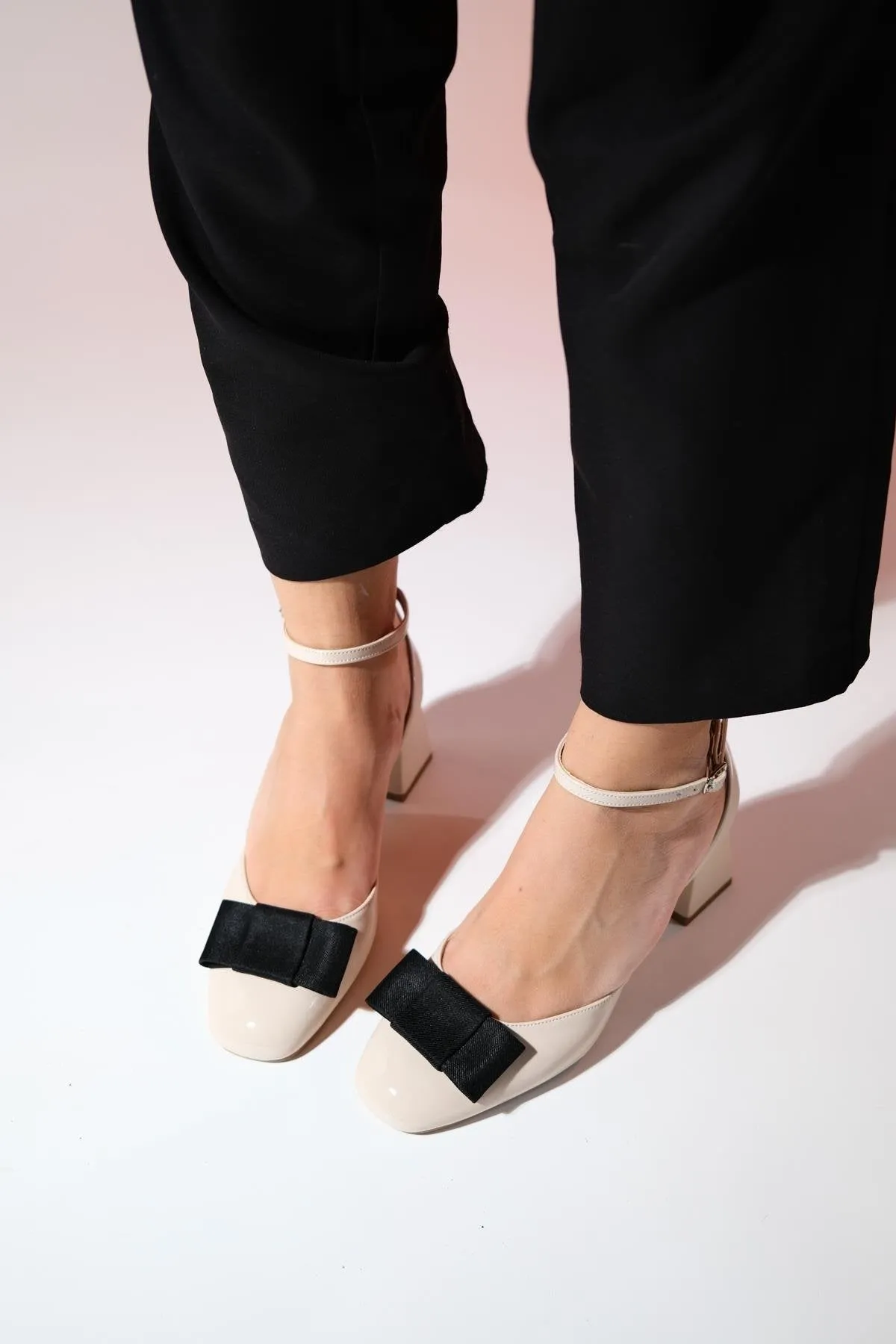 BRIT Beige Patent Leather Women's Bow Thick Heeled Shoes