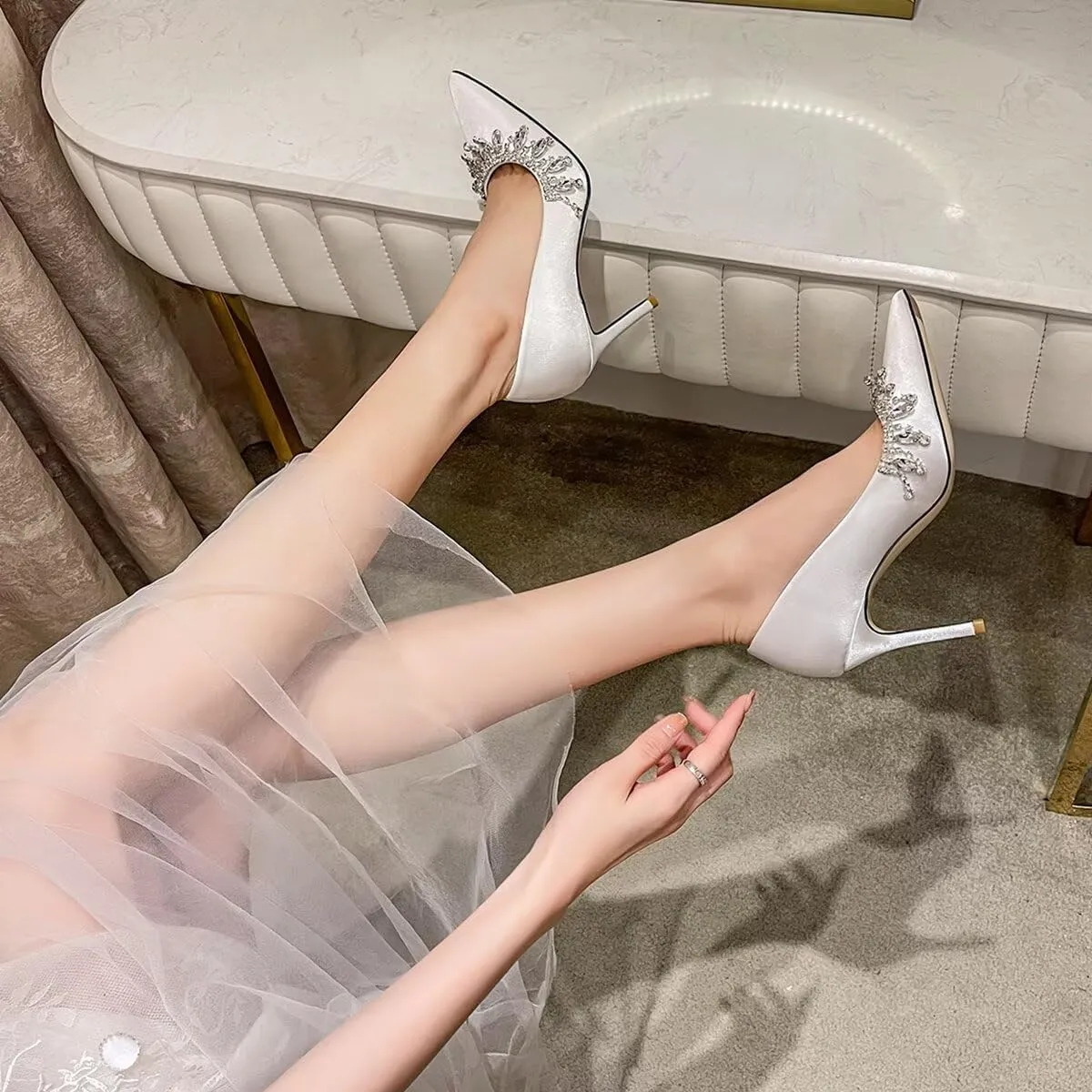 LUXINYU Women Pointed Toe Heels Elegant Stiletto Fashion Pearl Rhinestone Ladies Pumps Wedding Dress Shoes Comfortable Kitten Heels Work Shoes